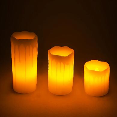 Комплект восковых свечей среднего размера различной высоты с восковыми подтеками.FL076
